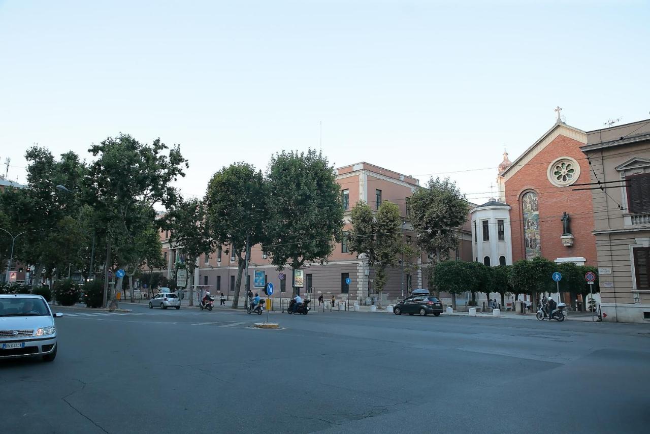 L.T. Savoia Palace & Cavour C.L. Hotel Бари Екстериор снимка